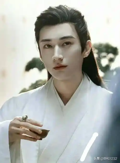 内娱真正的绝色美男排名,方逸伦18邓为16陈星旭14吴磊第9肖战第2_古装
