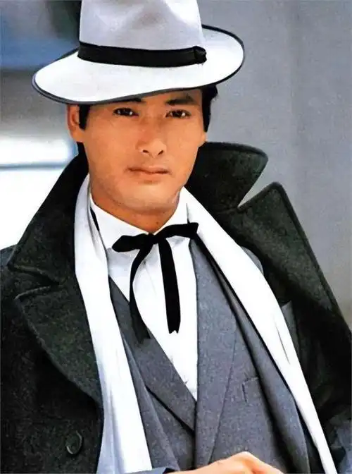 周润发在人们心中早已深深扎根,他那大背头的赌神形象尤其受到观众的