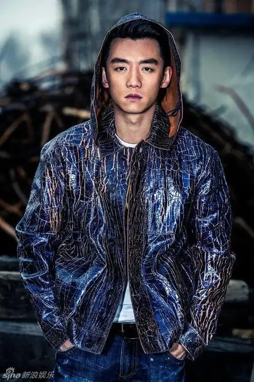 郑恺忧郁冷傲展迷人魅力