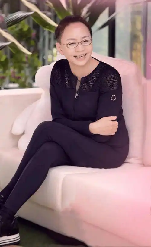 比如宋丹丹,她今年已经62岁了,但是依然保持着年轻的气息.