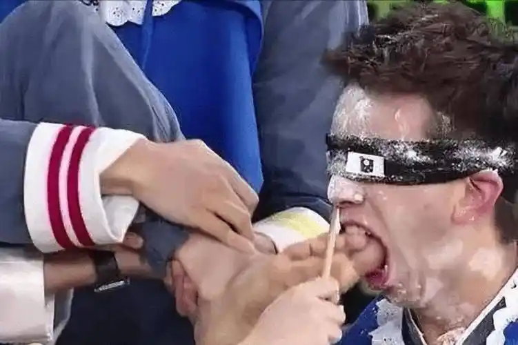 综艺修罗场名场面:逼问素人薪资,让他人舔脚趾,逼弃女认亲_王祖蓝