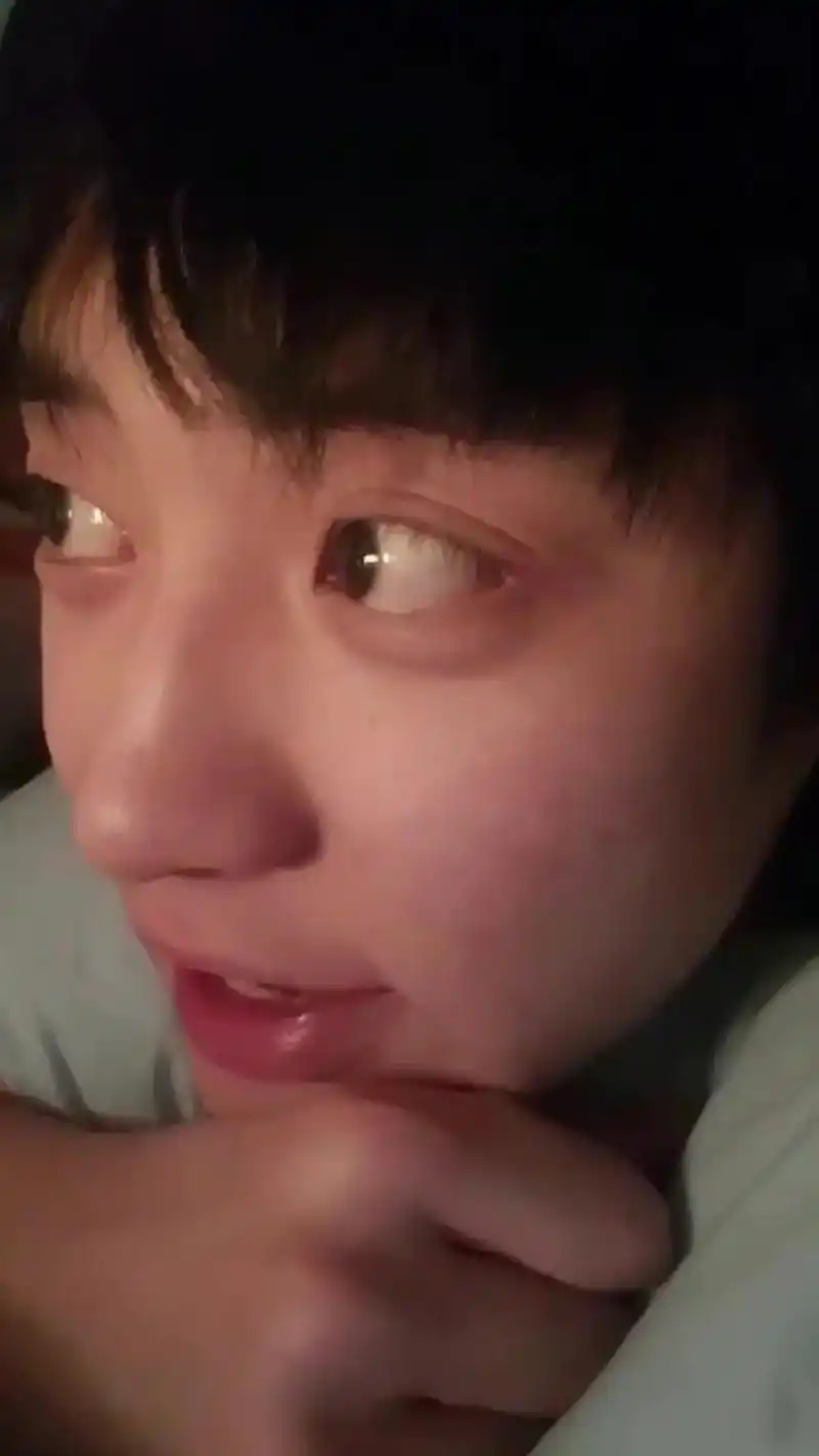 大狗狗的睡前撒娇06 #帅哥 #笑容杀 #女友视角 #朴灿烈 - 抖音