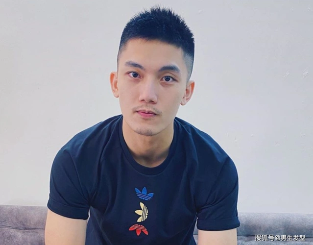 男生两边剃短发型干净利落今秋4款潮流发型帅气提升颜值