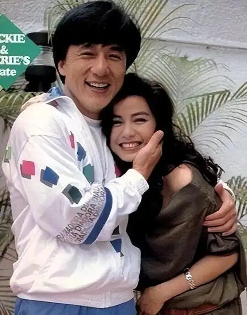 五任绯闻女友,各个颜值炸裂,平平无奇的成龙到底凭啥?