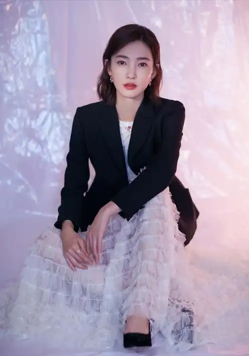 原创王丽坤穿渐变运动装时尚减龄休闲装穿出高级感