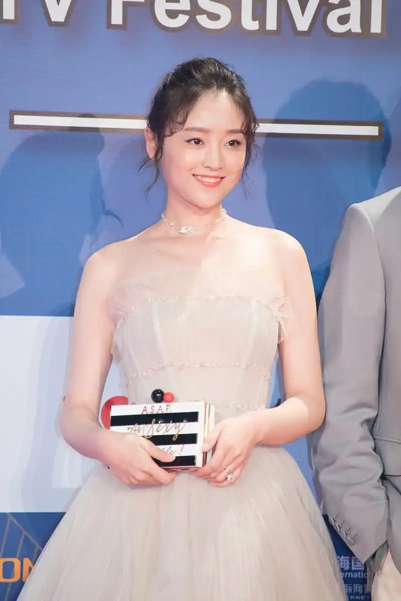 檀健次李兰迪突然引发热议,只因为在新剧的拍摄现场,李兰迪被八卦媒体