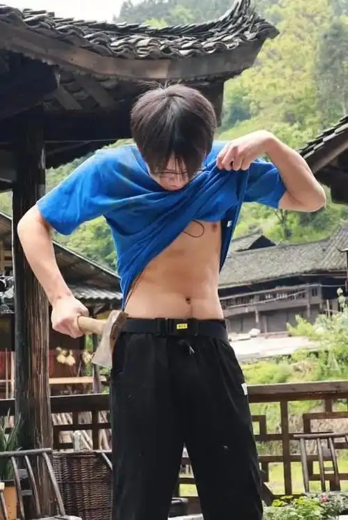 何炅黄磊宠爱,王思聪支持,他凭什么被这么多人喜欢?