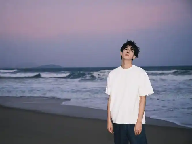 欣赏一下宋威龙的海边随拍,好帅好心动!就爱大帅哥__财经头条