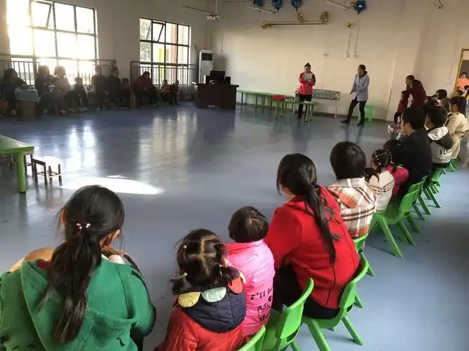 《快乐自理 学会生活》 ——黄杨镇中心幼儿园小一班,小二班生活自理