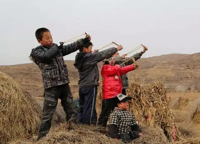 农村孩子小时候玩具,可能城里孩子一个也没玩过,有你们的回忆吗?