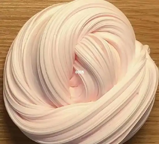 了之后呢,加点盐水,少量多次的加入,如果再不成行的话,再加一点胶水