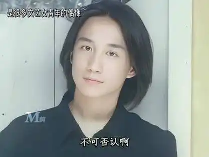 年轻时的黄磊好帅,举手投足间都透露着文艺青年的风范