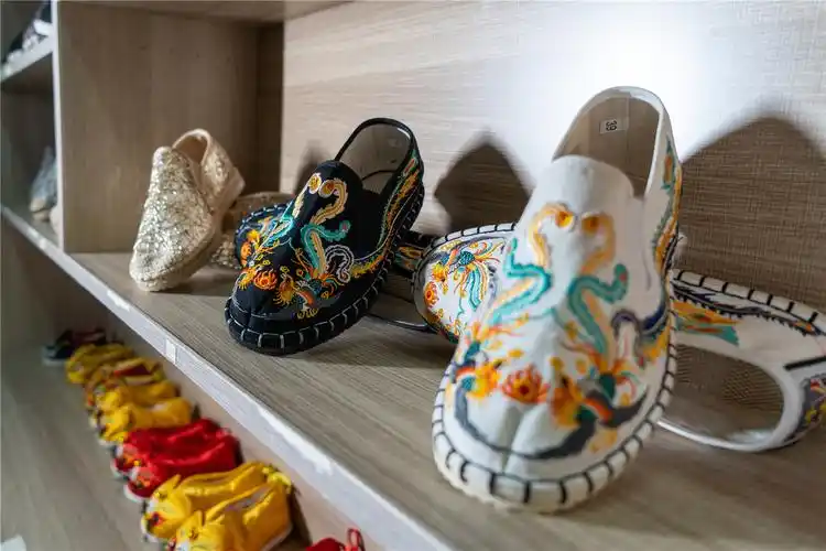 兰溪市女埠街道的午塘布鞋作为非物质文化遗产.深受大众喜爱.