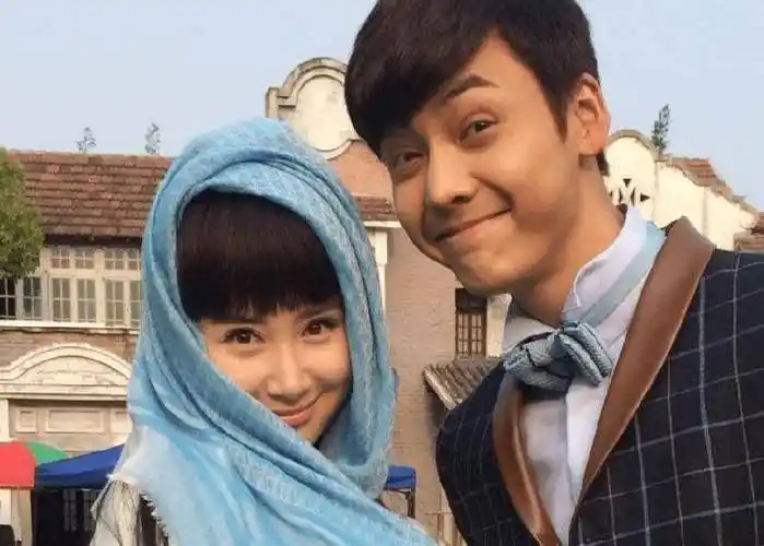 舒畅晒与陈伟霆合影,细看两人脸部,已经不是《活色生香》的感觉_状态