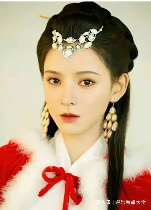 张予曦晒出上下班对比照,素颜也很美_网友_女子_五官