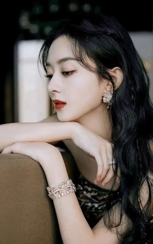 赵丽颖高清俏丽美照优雅迷人