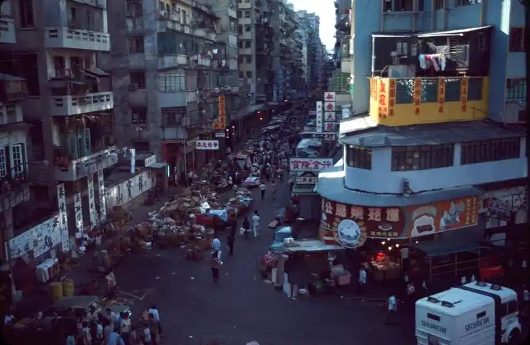 1976年的香港,罕见街拍老照片,现代化都市的生活香港街景热闹的市场