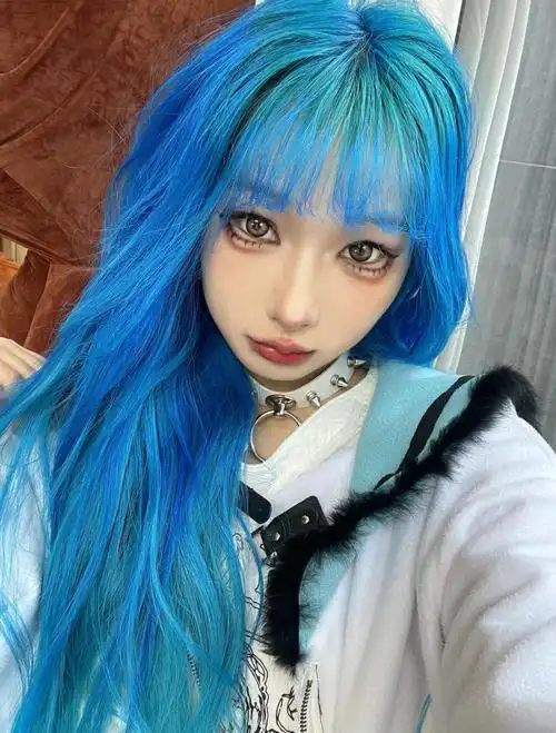一直都很想染蓝色 因为蓝色又显白又有漫画感97这次用的是 manic