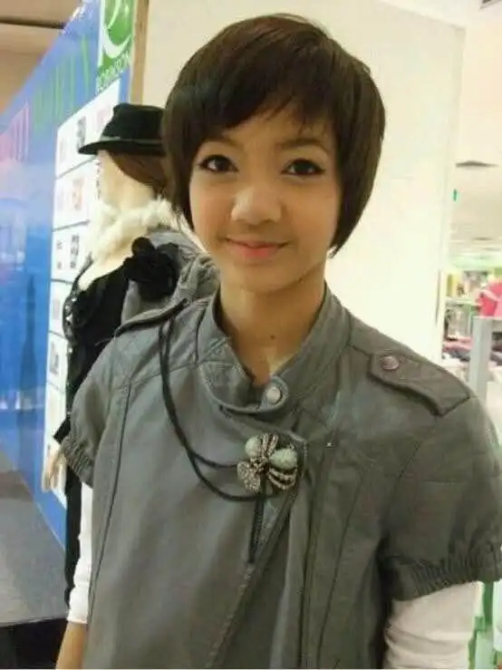 blackpink成员lisa入伍晒全素颜照,整没整容一看就明白了