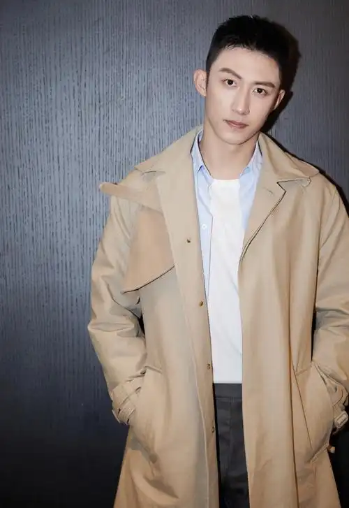 黄景瑜修长风衣帅气写真图片56
