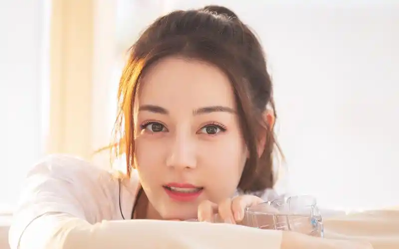 迪丽热巴甜美高清桌面壁纸高清大图预览1920×1200_大陆明星下载_美桌