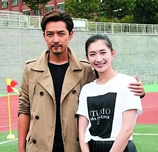 胡歌携妻子现身《繁花》:胡歌那么多"前女友",为何偏偏娶她?