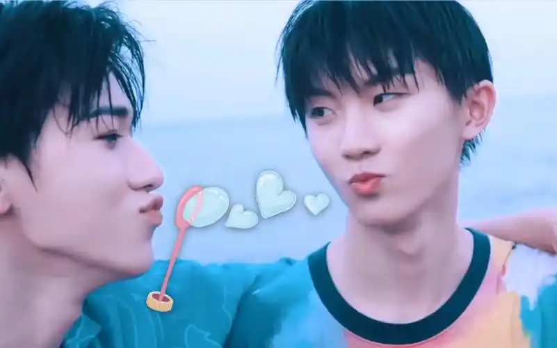 祺轩嘟嘴的话就是要亲亲呀mua