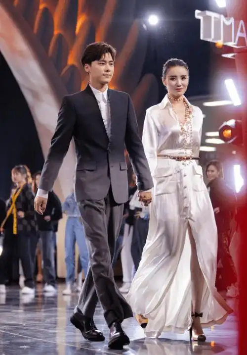 谭松韵称三十而立跟年龄无关,李易峰想拿最佳女演员_宋佳_鹰节_宋茜