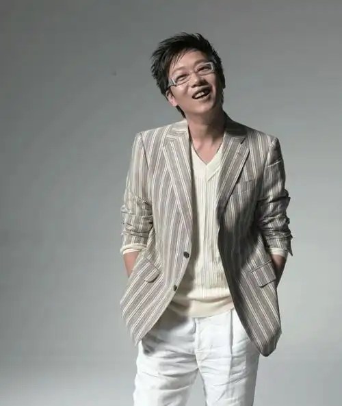 因摔耳机不满节目规则,现如今活成了这样|央视|林海|主持人_新浪新闻