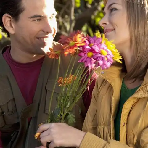 西方人,两个人,家庭,夫妻,笑,微笑,露齿笑,方图,室外,白天,正面,爱情