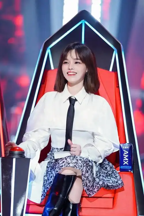 野蜂蜜之美:贵州布依族女歌手黄霄云简介 | 人物集