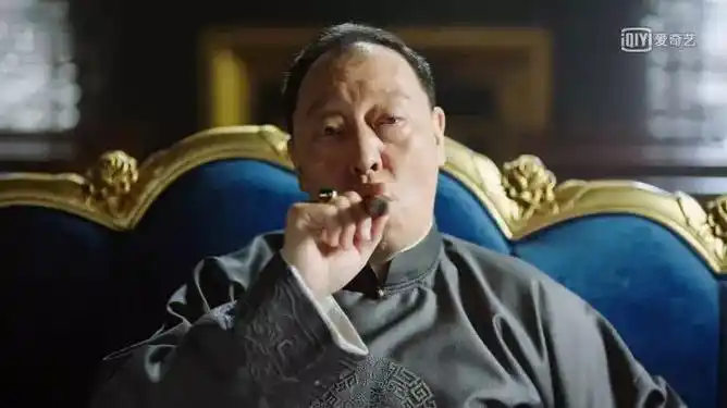 看见倪大红刘奕君赵立新这三大亨,就想给他们点一首"乱世巨星"