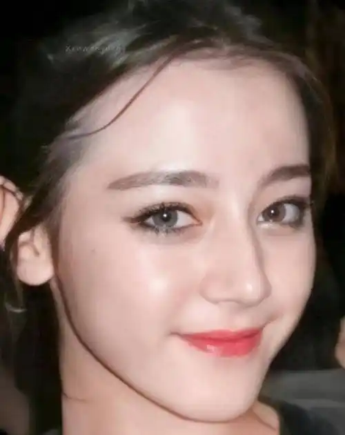 一个明星成名之后很容易忘记初心,好在迪丽热巴出道多年以来,一直秉承