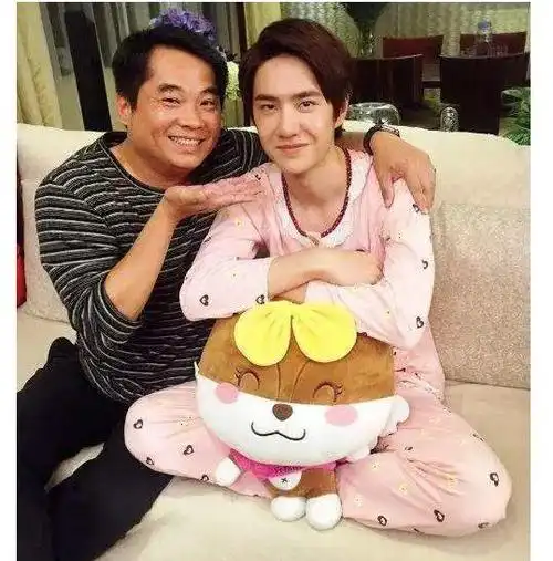 王一博家中"最丑"? 看到他姐姐的照片, 网友: 我彻底沦陷了