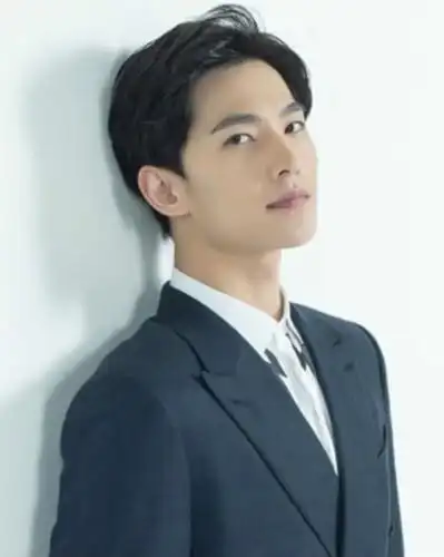 【图】杨洋三七分发型照片欣赏 揭秘杨洋的走红历程