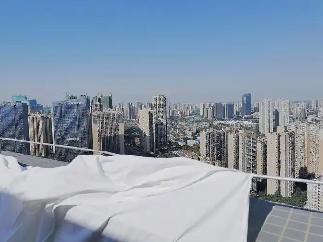 天台上,有风吹过你的故事