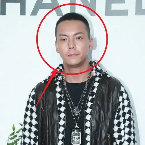 陈伟霆生图引热议皮肤晒黑让人认不出35岁的颜值让人惊喜