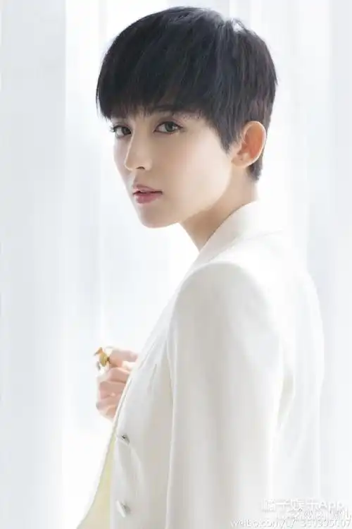 看这些女明星越剪越短的头发,只想问句:剪短发真的有瘾吗?