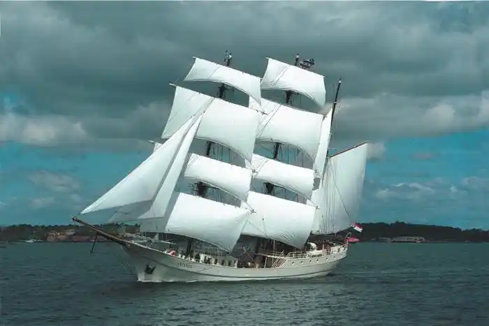 class: a. 船籍:荷兰. loa: 56.7m. 帆型: 三桅帆船(barque 3).