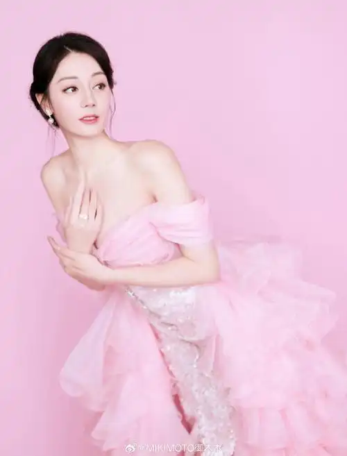 mikimoto全球代言人迪丽热巴#@dear-迪丽热巴佩戴mikimoto珍珠珠宝