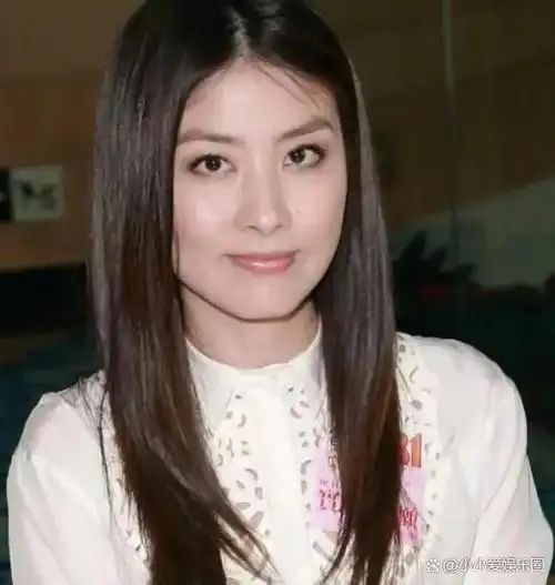 香港歌坛天后陈慧琳40岁高龄为初恋生子如今52岁神颜不老