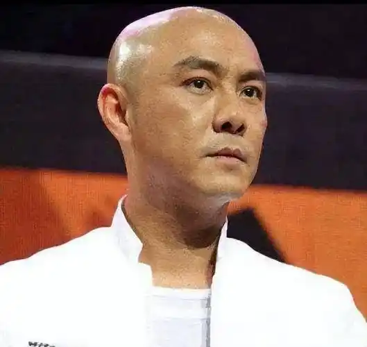 18岁黄渤忍了,18岁鹿晗也忍了,看了18岁的雷佳音我忍不了了