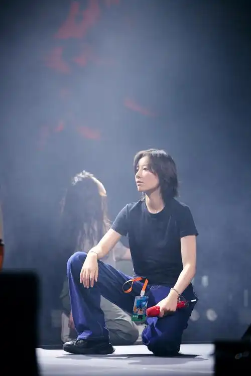 李斯丹妮330广州演唱会##李斯丹妮日常彩蛋掉落