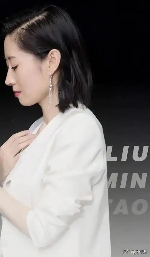 头条问答 - 沙发发质适合的发型有哪些?圆脸?(4个回答)