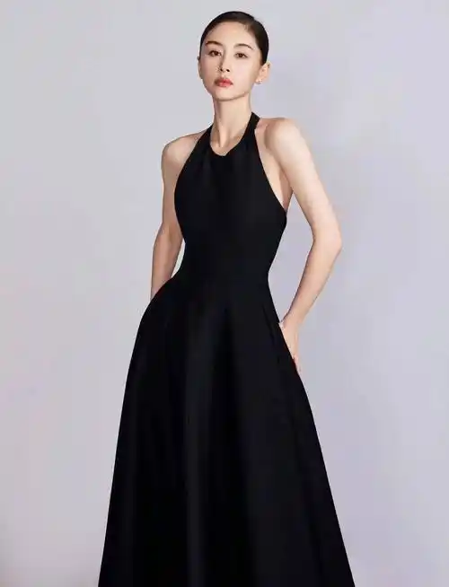 王子文亮现身平遥国际电影节,身穿小黑裙领奖,尽显优雅气质!