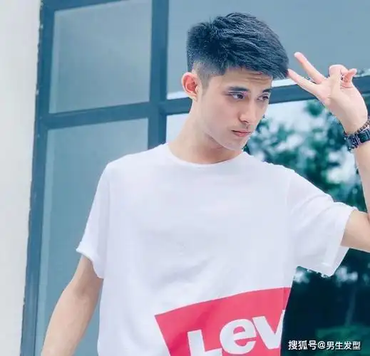 男生"锅盖头"发型过时了,夏天适合留这4款,简单干净显帅气_造型