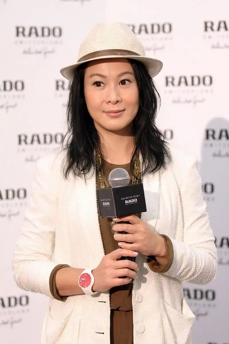 刘若英跟自己老公的生活状态,真的很像合租,在一个屋檐下没啥沟通的