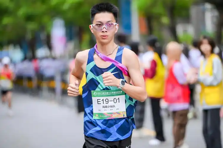 厦门工学院5000余人参加校园马拉松赛