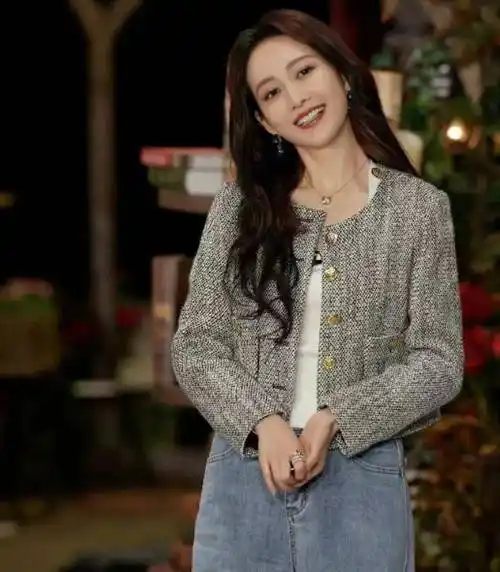 王鸥真有勇气,走红毯放弃礼服,选择蕾丝吊带睡衣,反而更惹眼了_黑色