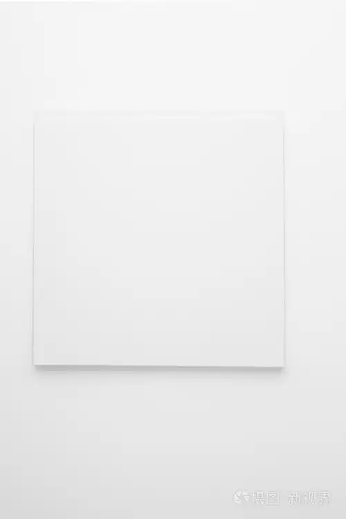 白墙上的空白黑白图片